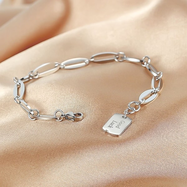 Silver good luck chain bracelet close up details
