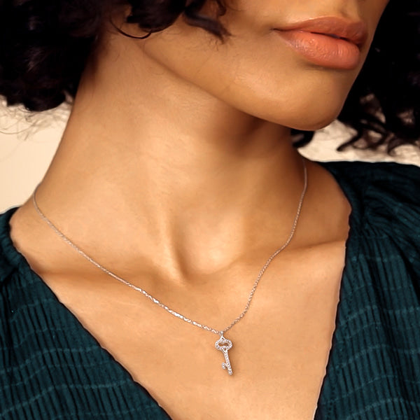 Woman wearing a silver key necklace