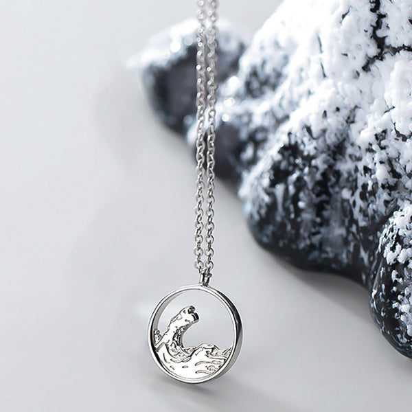 Silver ocean wave necklace details