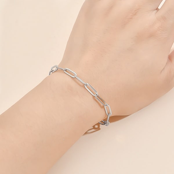 Silver oval link chain bracelet on a woman's wrist