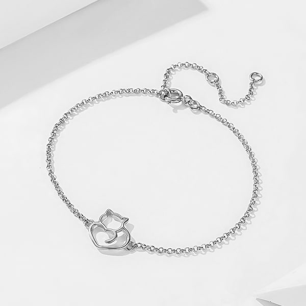 Sterling silver cat bracelet detailed view