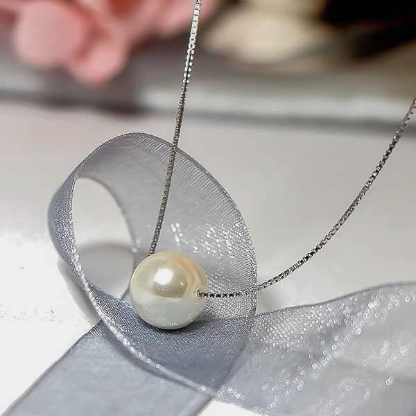 Close up of the 9-10mm pearl necklace with a sterling silver chain