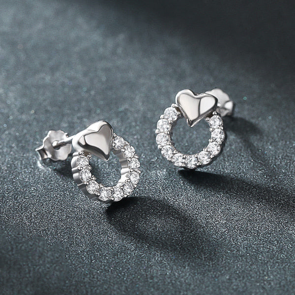 Crystal wreath heart stud earrings made of sterling silver