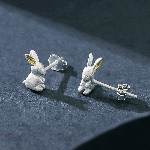 Two-tone bunny rabbit stud earrings details