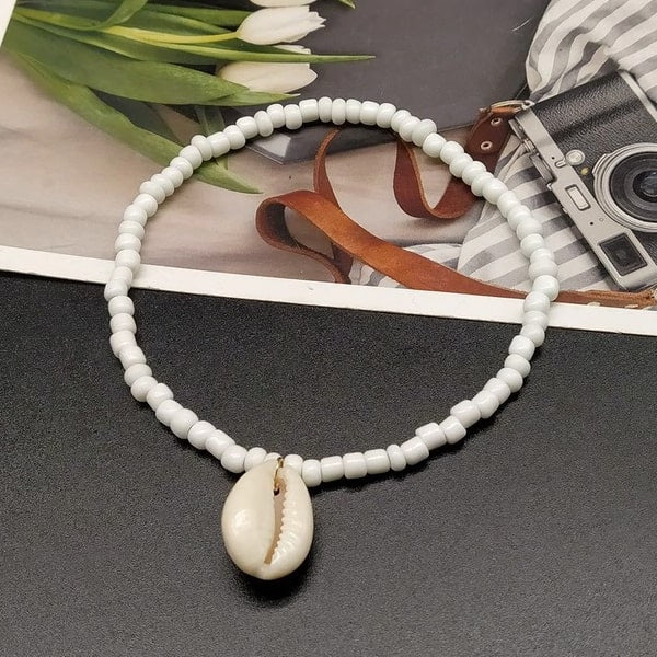White beaded seashell ankle bracelet details