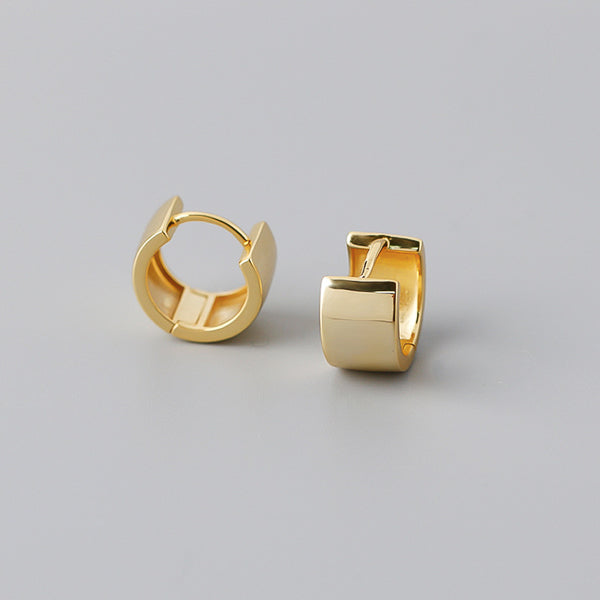 Wide huggie hoop earrings made of gold vermeil